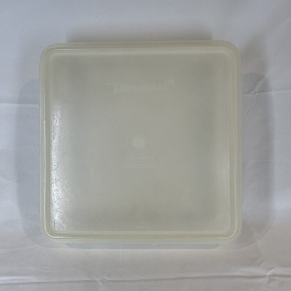 Tupperware~Snack-Stor~Storage~9x9x3”~Square Container~514-3 w/ Lid 515-3~Vintage